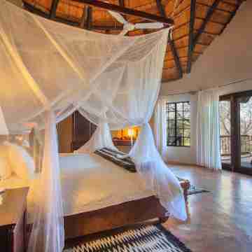 Mvuradona Safari Lodge Rooms