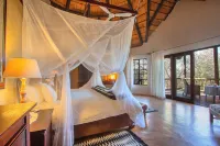 Mvuradona Safari Lodge