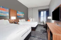 La Quinta Inn & Suites by Wyndham St. Petersburg Northeast - Uima-altaat