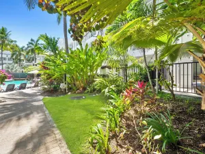 Elysium Private Apartments at Beach Club & Spa