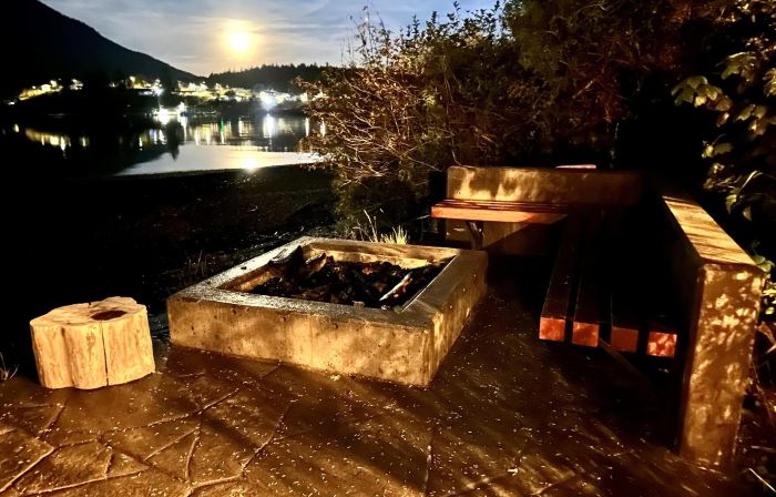 Private Oceanfront Cabin with Hot Tub - Doc Holiday Cabin