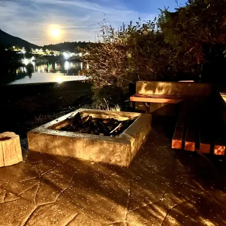 Private Oceanfront Cabin with Hot Tub - Doc Holiday Cabin
