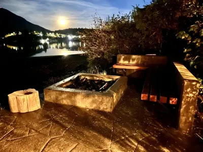Private Oceanfront Cabin with Hot Tub - Doc Holiday Cabin Hotels near West Coast Trail - Pachena Bay Trailhead