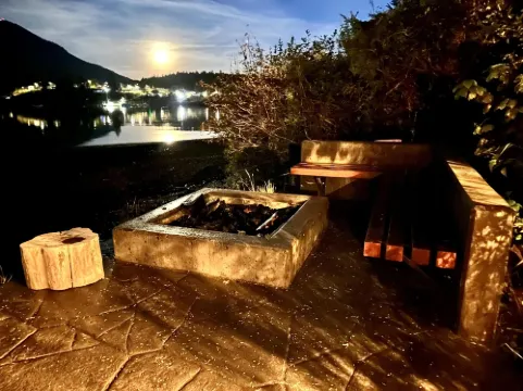 Private Oceanfront Cabin with Hot Tub - Doc Holiday Cabin