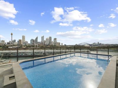 Heart of the City Minutes from Macleay Street
