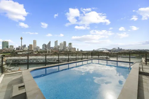Heart of the City Minutes from Macleay Street