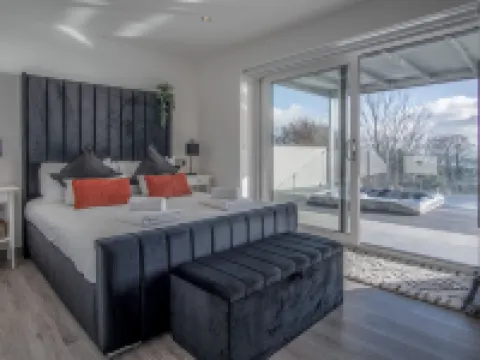 Sunrise - 5 Bedroom Home - Pendine Hotels in Pendine