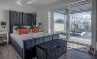 Sunrise - 5 Bedroom Home - Pendine