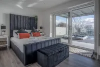 Sunrise - 5 Bedroom Home - Pendine Hotels in 