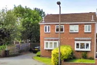 2 Bed House - Sleeps 4 - Parking - Pets - Garden