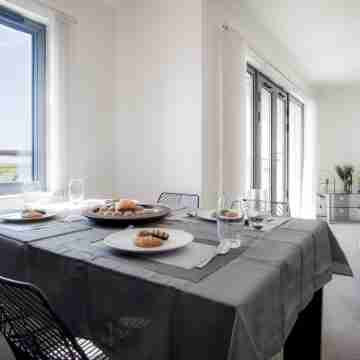 Fisherman's Way - 2 Bed Apt - SA1 Swansea Dining/Meeting Rooms