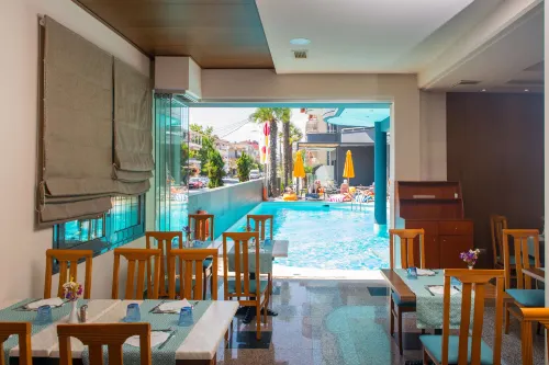 Mediterranean Resort - breakfast