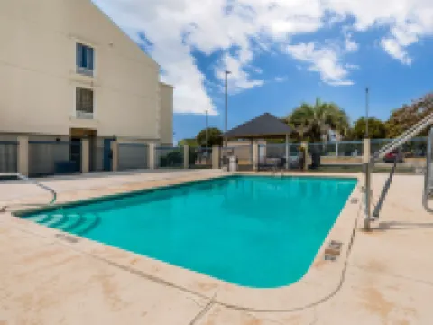 巴吞魯日艾倫港舒適套房酒店 西巴吞魯日縣酒店