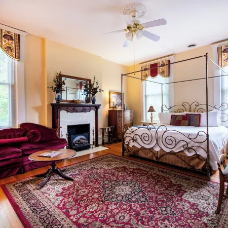 DuPont Mansion Bed & Breakfast