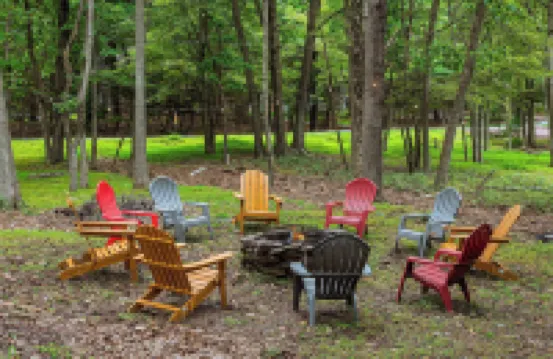 Frolic on Fern by AvantStay Enclosed Deck w Forest Views Bar