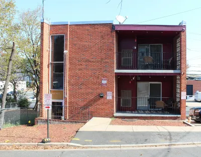 Comfy and Cozy-Min to National Mall Great Location Hotels in Arlington