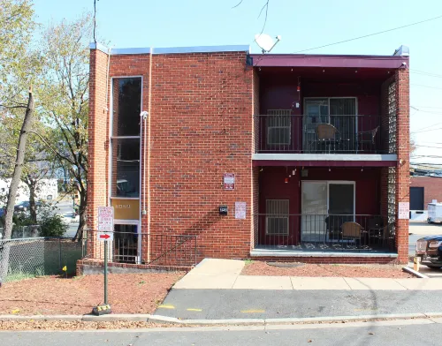 Comfy and Cozy-Min to National Mall Great Location Hotels in Arlington