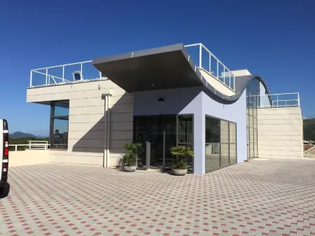 Villa Paradiso 2 Отели в г. Sudurad