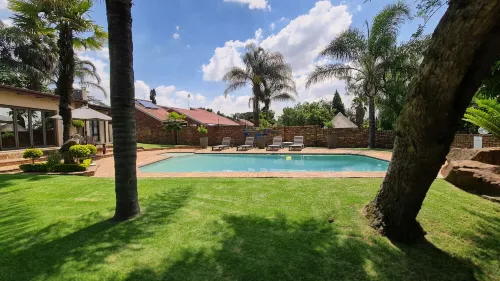 Klein Bosveld Guest House Hotels in Witbank