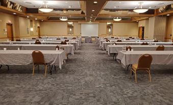 Crossroads Hotel and Huron Event Center