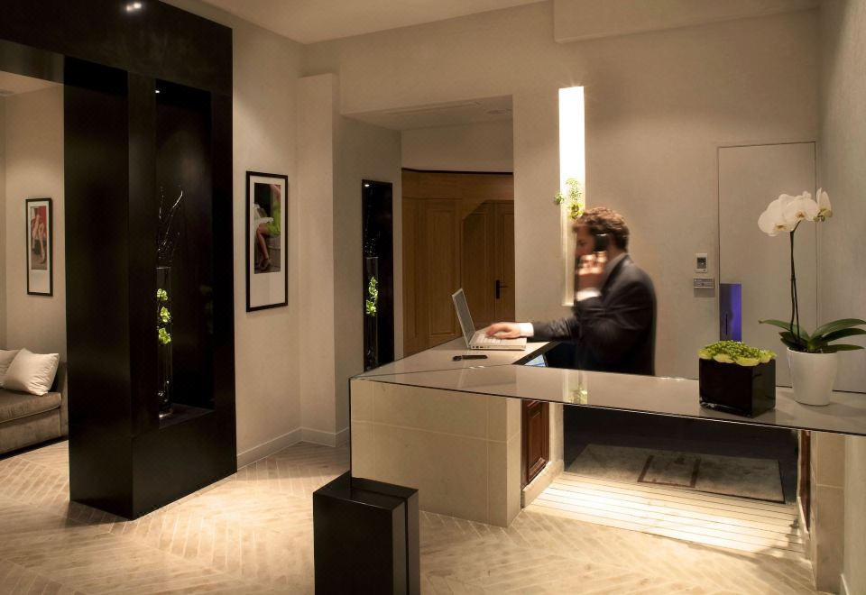 샹젤리제 인근에 위치한 Marceau Champs-Elysées 호텔 외부 이미지