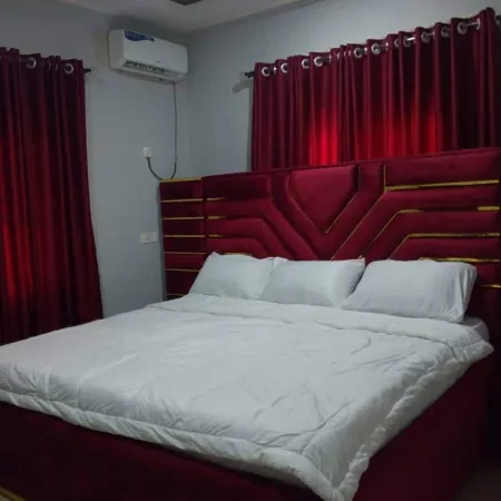 2 Bed-Sleeps 4-Free Parking-AirCon