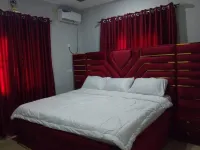 2 Bed-Sleeps 4-Free Parking-AirCon - 2-Star