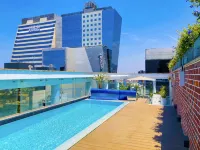 Casa Andina Premium San Isidro - สระว่ายน้ำบนดาดฟ้า