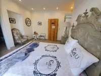 Les Cuves - Saintes Hotels in Saint-Hilaire-de-Villefranche