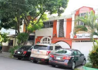 Hotel Tazumal House - parking