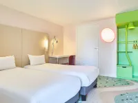 Greet  Hotel Versailles - Voisins le Bretonneux Hotel a Chevreuse