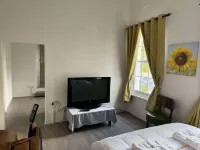 Hearty Center Motel