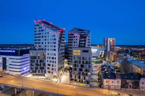 Stunning Views 2Br Apt with Sauna & Best Location - Apartments