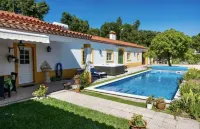 Farmhouse Sleeps 8 with Pool & Horses - Boutique