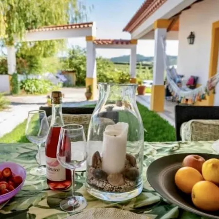 Farmhouse Sleeps 8 with Pool & Horses