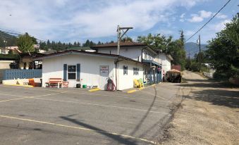 Creston Valley Motel