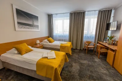 Hotel Sport Các khách sạn gần Zegar Słoneczny w Parku im. Książąt Pomorskich