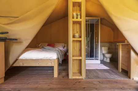 Seogwipo Campa Jeju Отели рядом с достопримечательностью «Soesokkak Estuary»