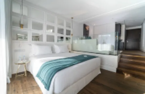 PETIT PALACE SUITES HOTEL