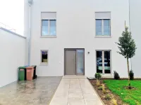 Spacious & Luxurious 5 Bedrooms House - parking