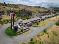 Celilo Inn Hotels near Walgreens Pharmacy