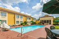 Quality Inn West of Asheville Hotels in Canton