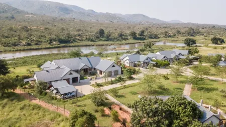 Kambaku River Lodge