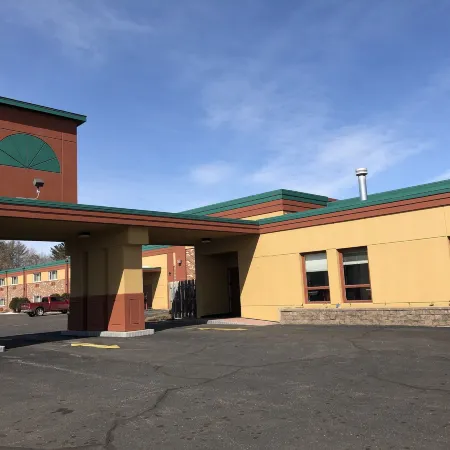 Posh Inn & Suites