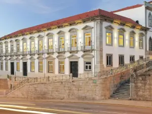 Condes de Azevedo Palace Apartments