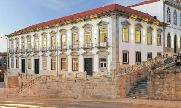 Condes de Azevedo Palace Apartments