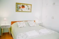 Best House, Rooftop Aprtm., Marina Zeas Piraeus Hotels in Пірей