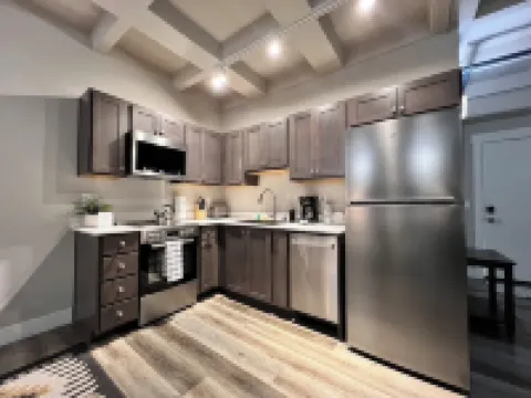 Brand new studio apartment rich with amenities! Less than 5 minutes to downtown