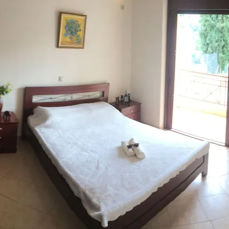 Villa Bella Loukisia Seafront 5Br Villa for 10 Near Athens