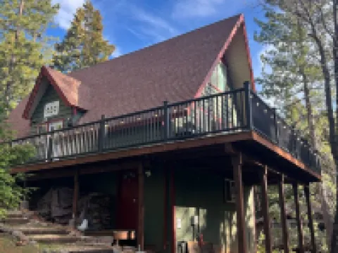 The Cozy Cub: Air Conditioning, Dog Friendly, Pool Table, Private Lakes in Bls Hotels in Arnold